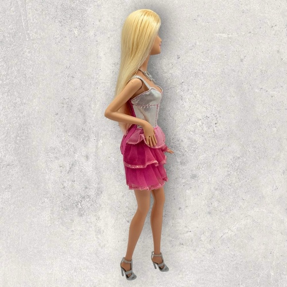 Barbie SPA TO FAB Doll Original Dress - Color Change Nails & Makeup X7891 - 2012 - Picture 3 of 10
